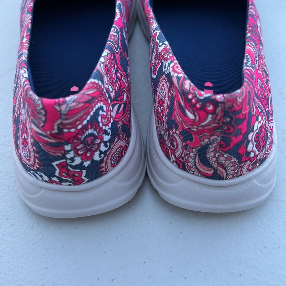 Lands’ End Gatas Slip On Comfort Shoes- pink/navy paisley - Picture 5 of 8